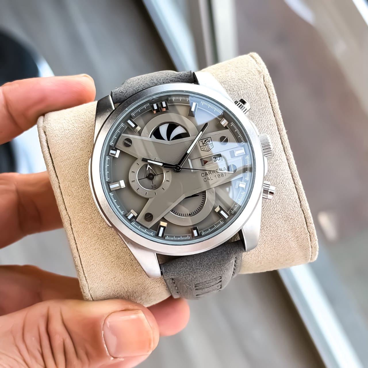 Grey Color Chronograph Leather Men's Watch For Formal & Casual Use M1122