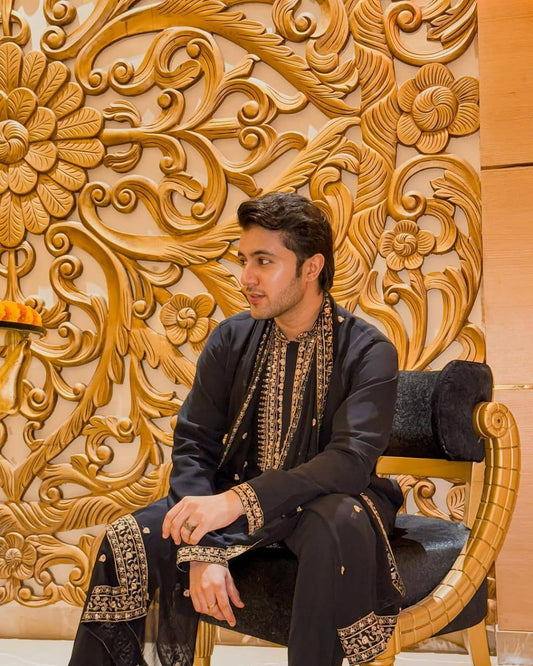 The Power of Black — Royal Elegance Redefined with Golden Grandeur ✨🖤